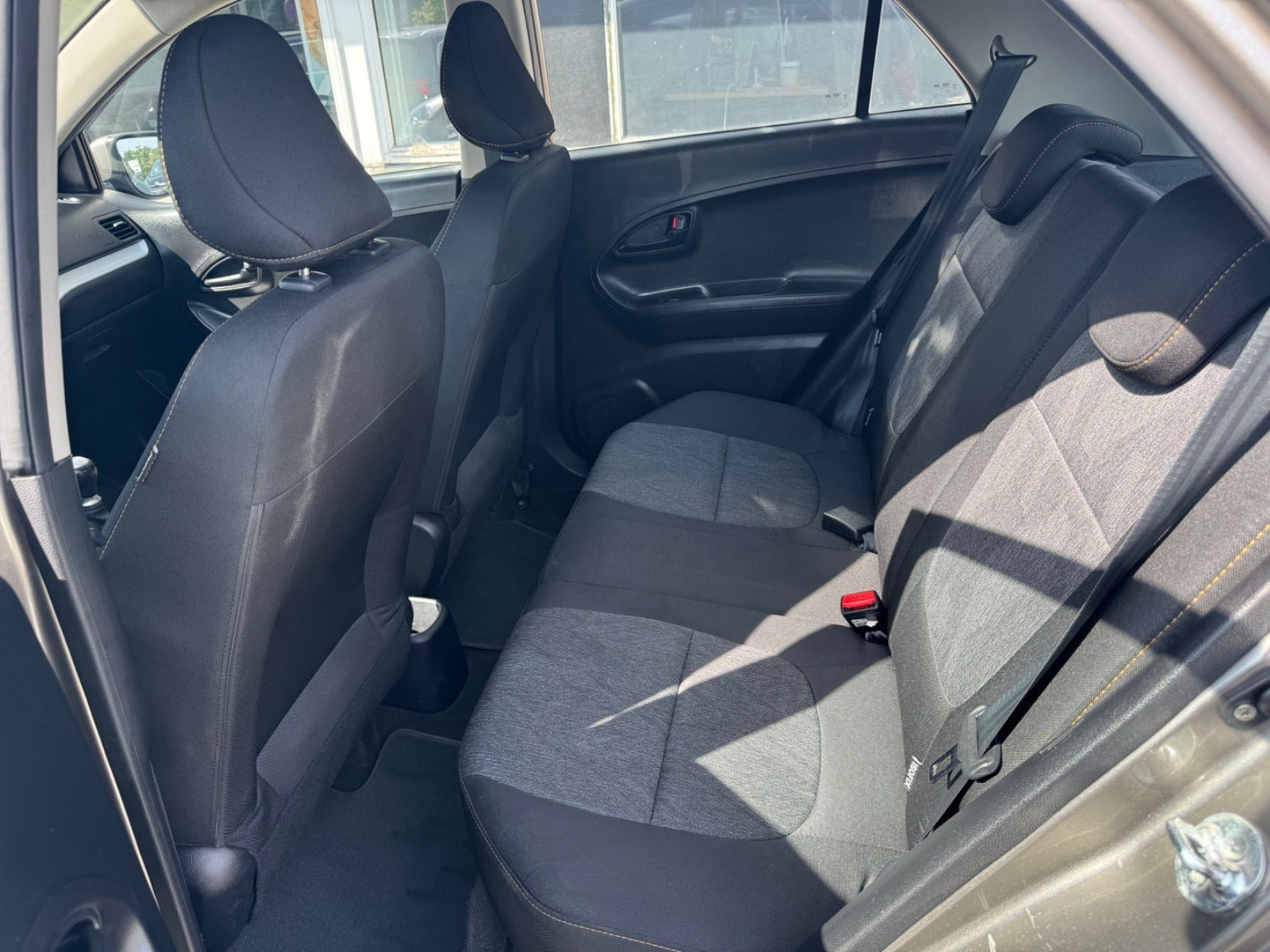 Beige Kia Picanto fra 2017