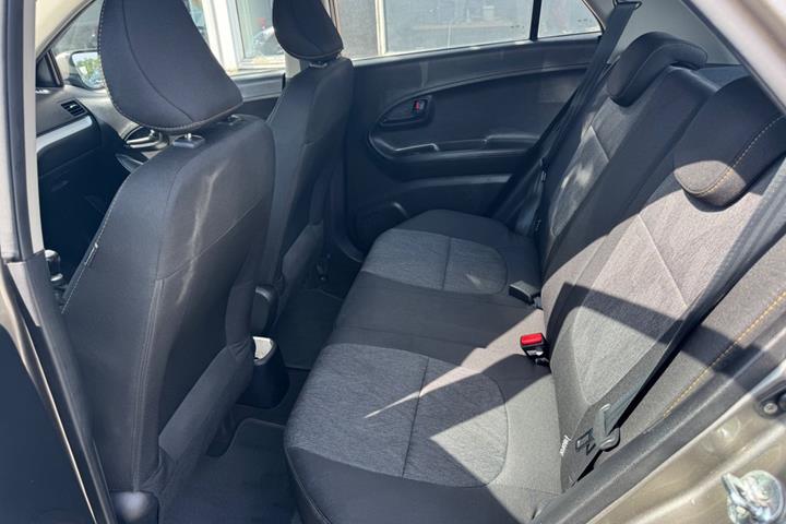 Beige Kia Picanto fra 2017