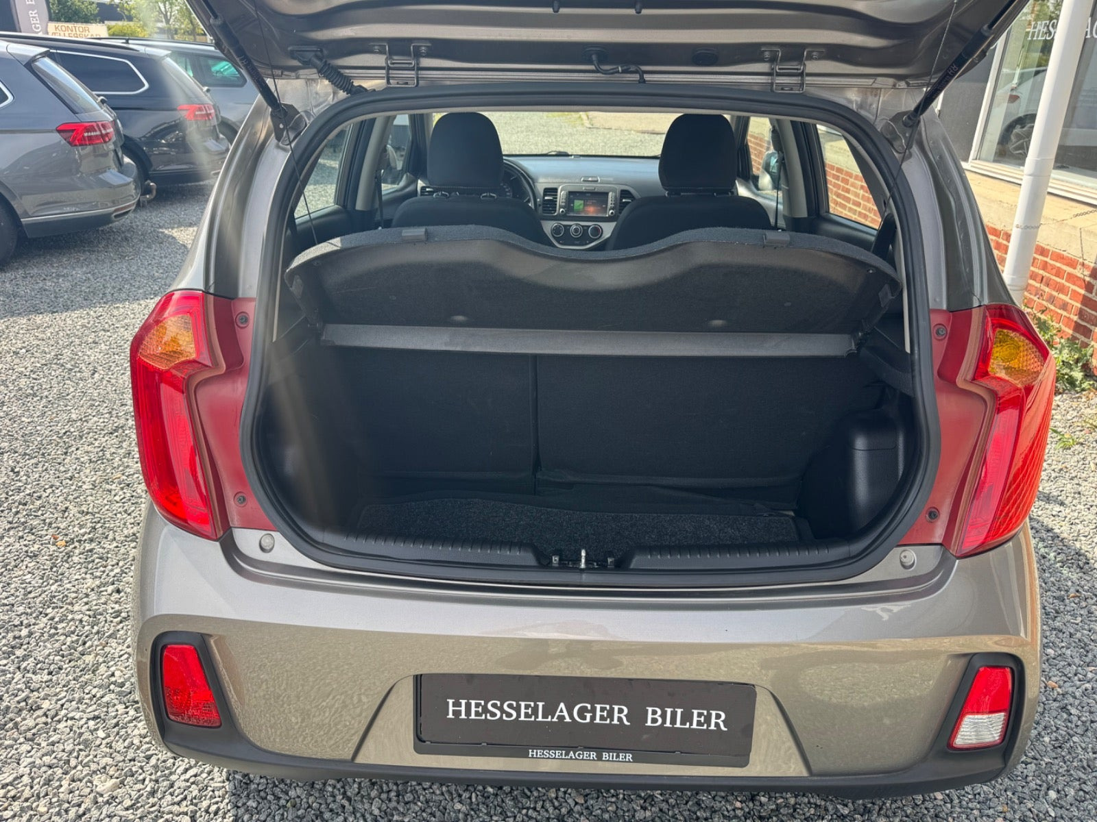 Beige Kia Picanto fra 2017