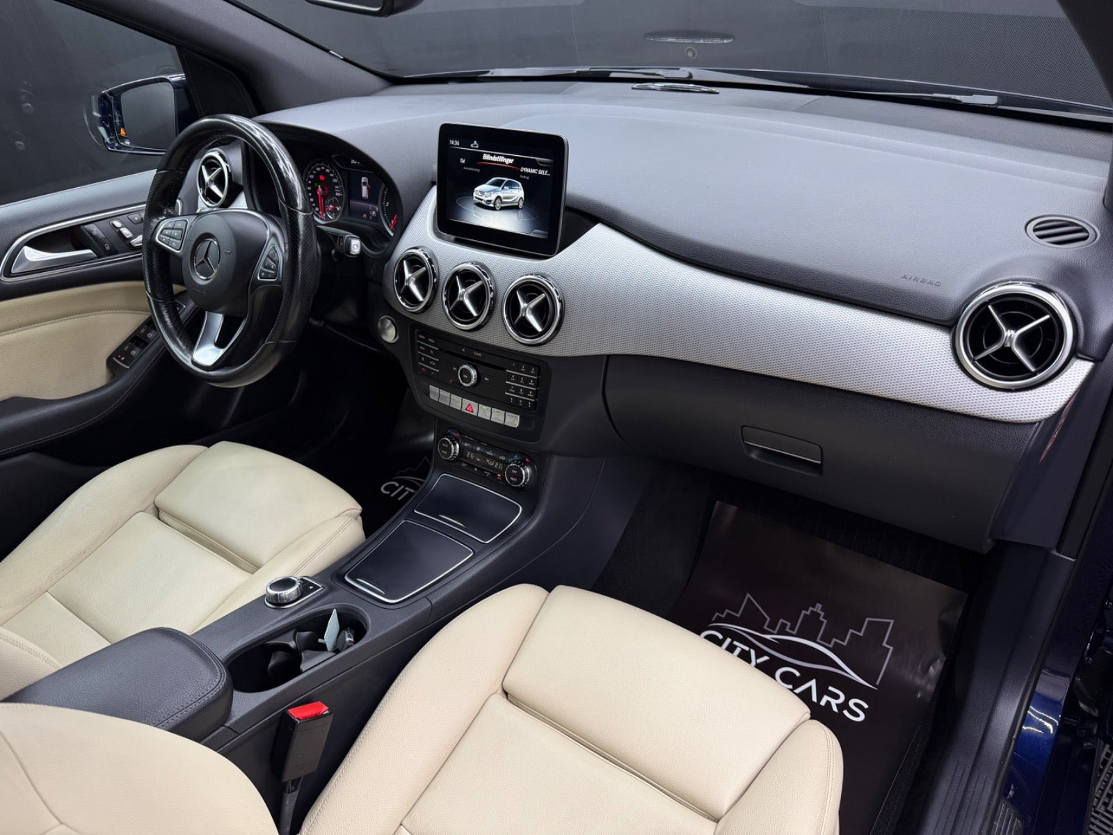 Blå Mercedes B200 d fra 2017