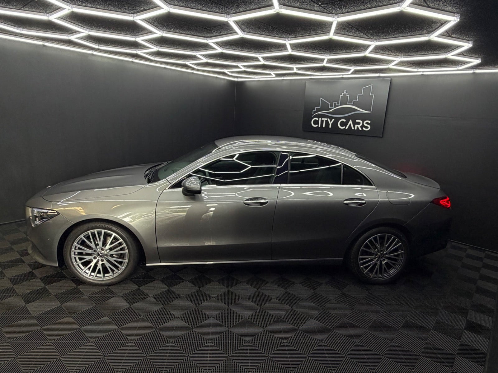 Grå Mercedes CLA200 fra 2019