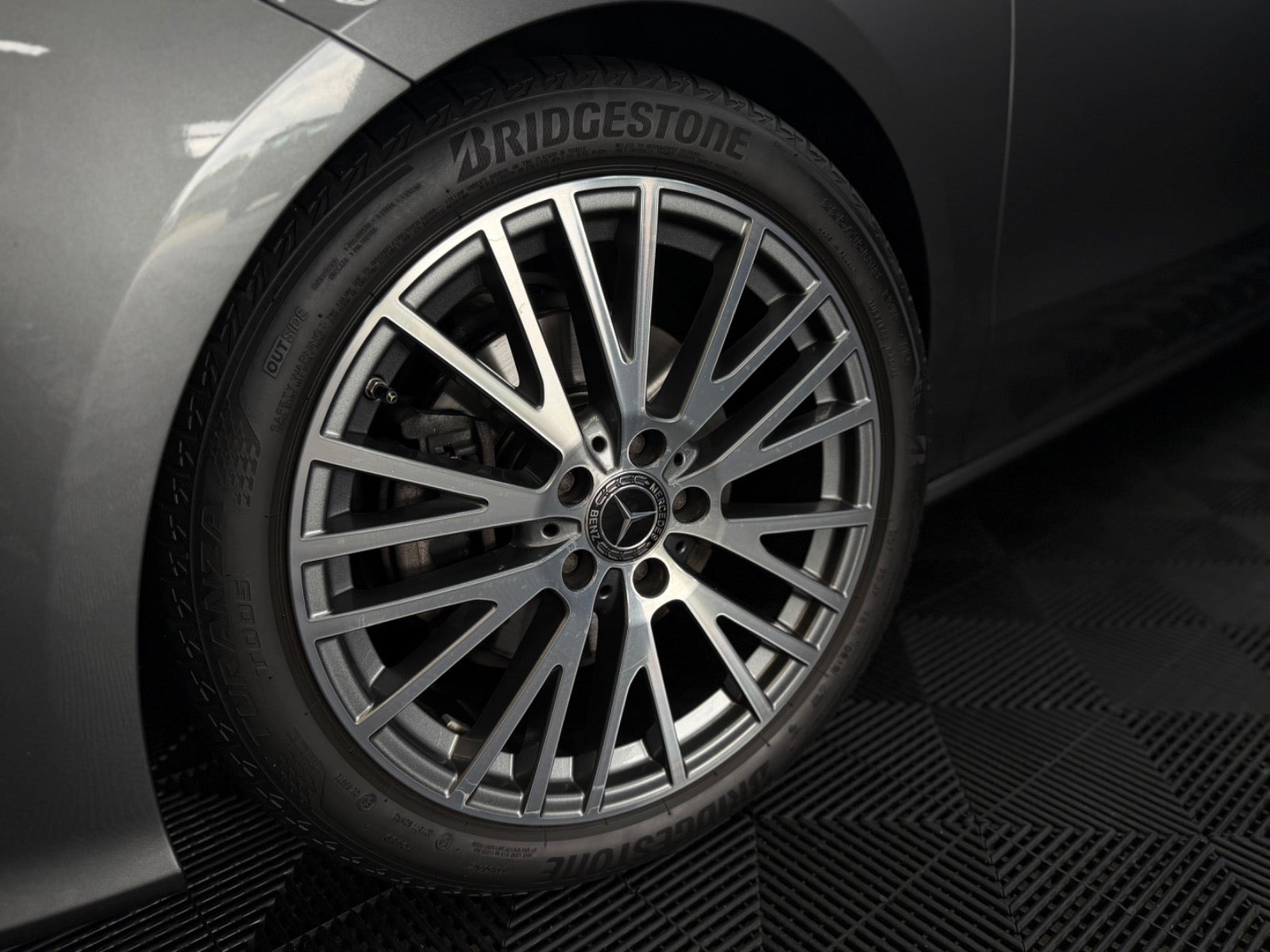 Grå Mercedes CLA200 fra 2019