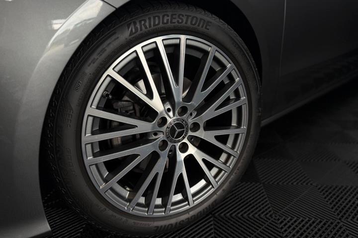 Grå Mercedes CLA200 fra 2019