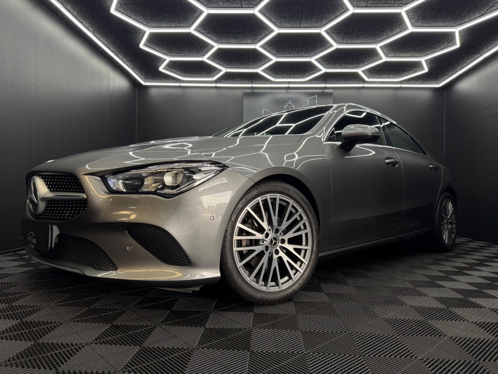 Grå Mercedes CLA200 fra 2019