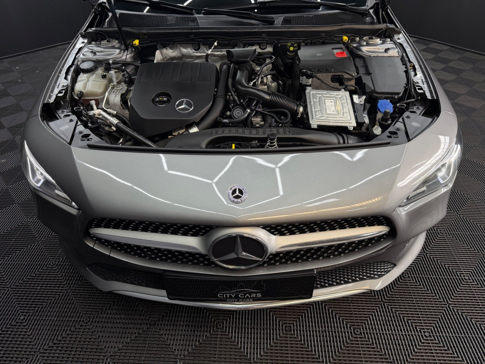 Grå Mercedes CLA200 fra 2019