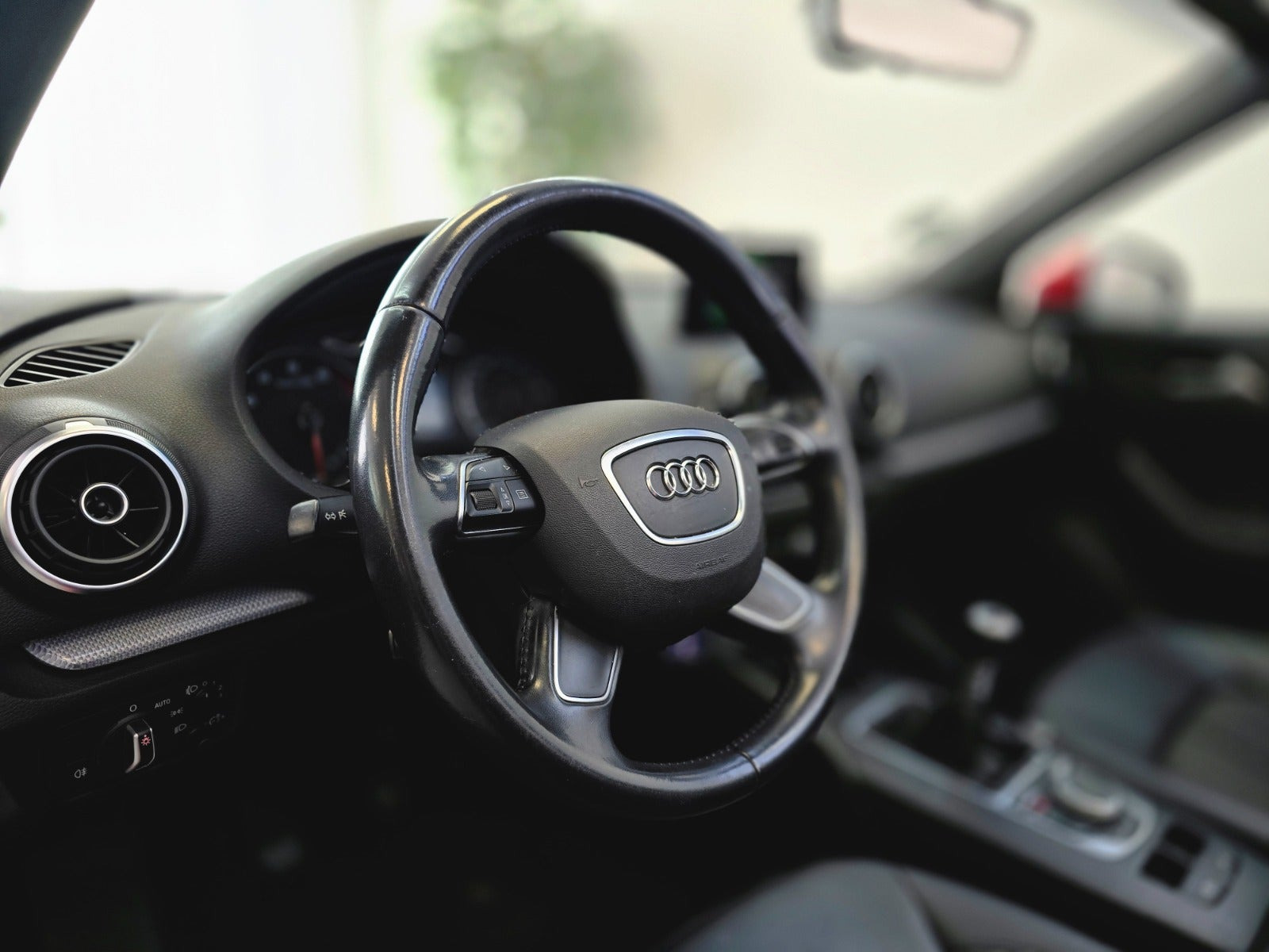 Rød Audi A3 fra 2016