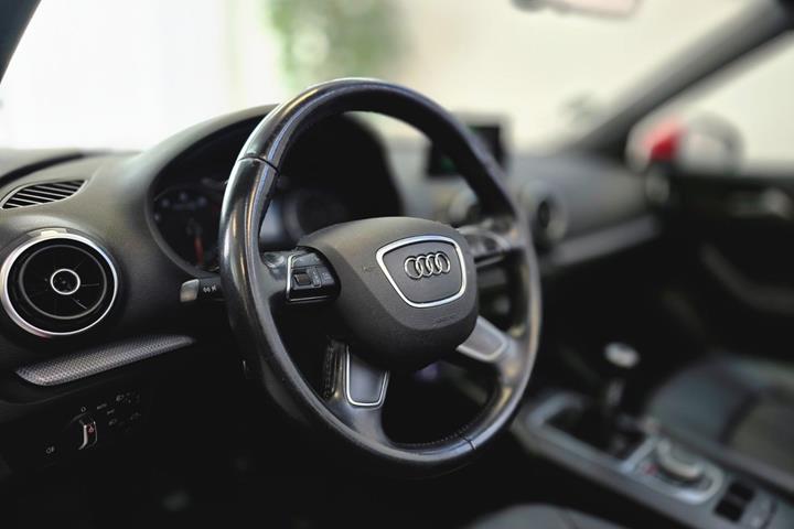 Rød Audi A3 fra 2016