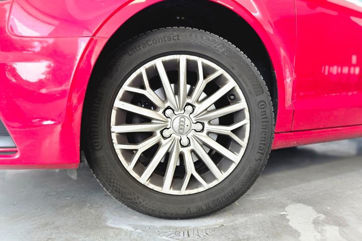Rød Audi A3 fra 2016