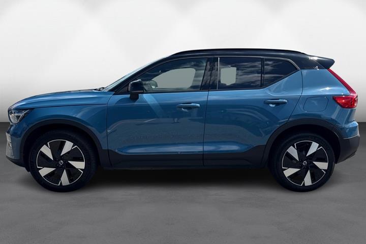Blå Volvo XC40 fra 2023