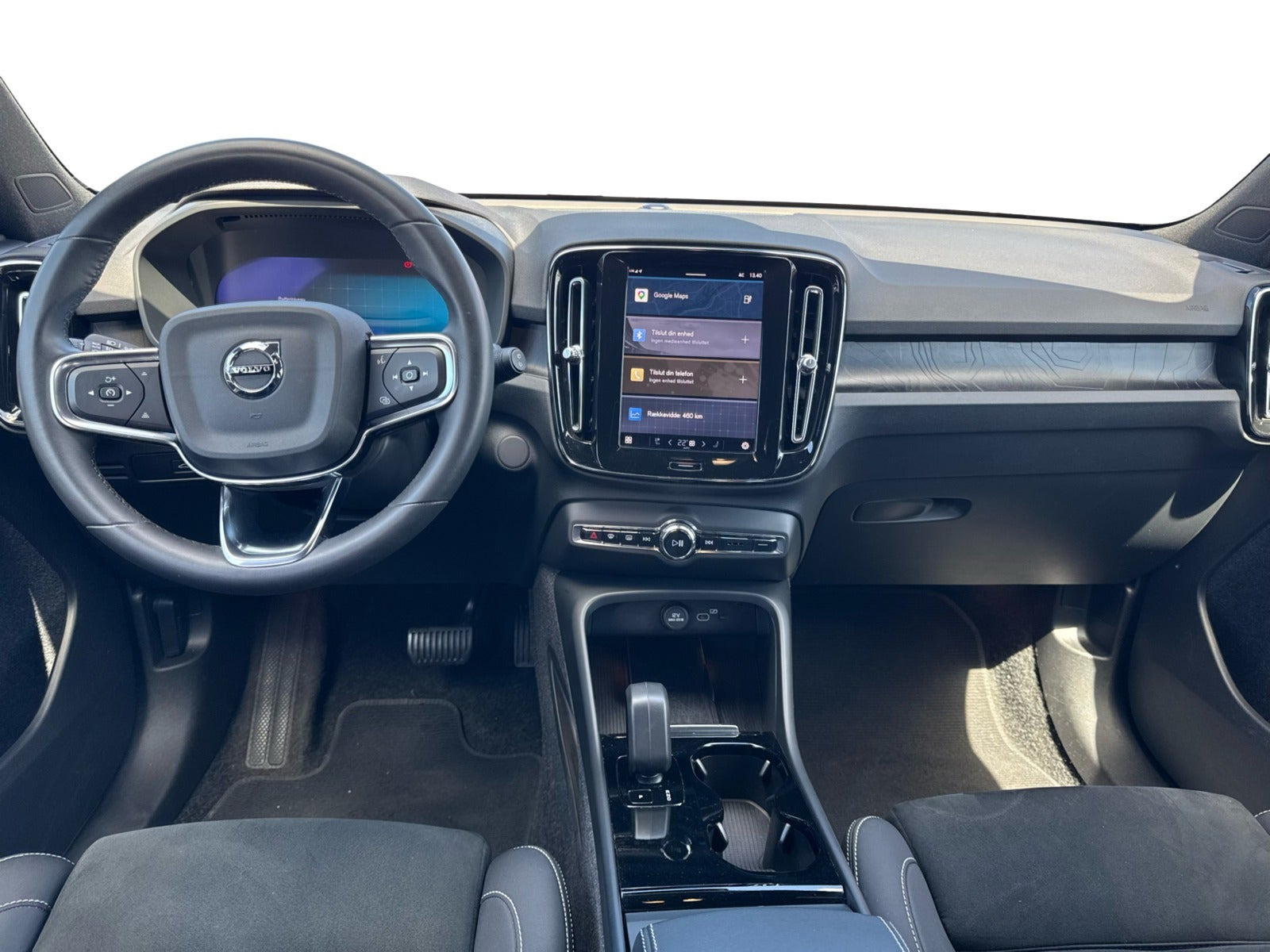 Blå Volvo XC40 fra 2023