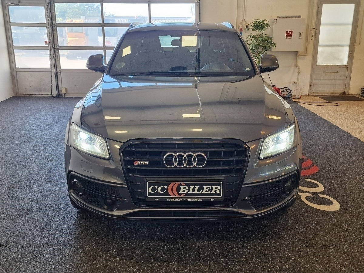 Grå Audi SQ5 fra 2016