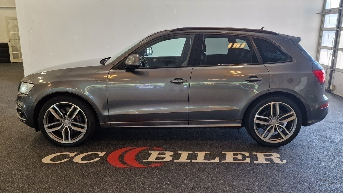 Grå Audi SQ5 fra 2016