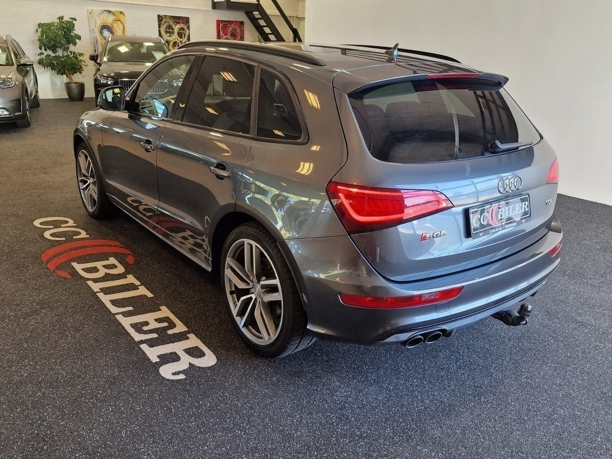 Grå Audi SQ5 fra 2016