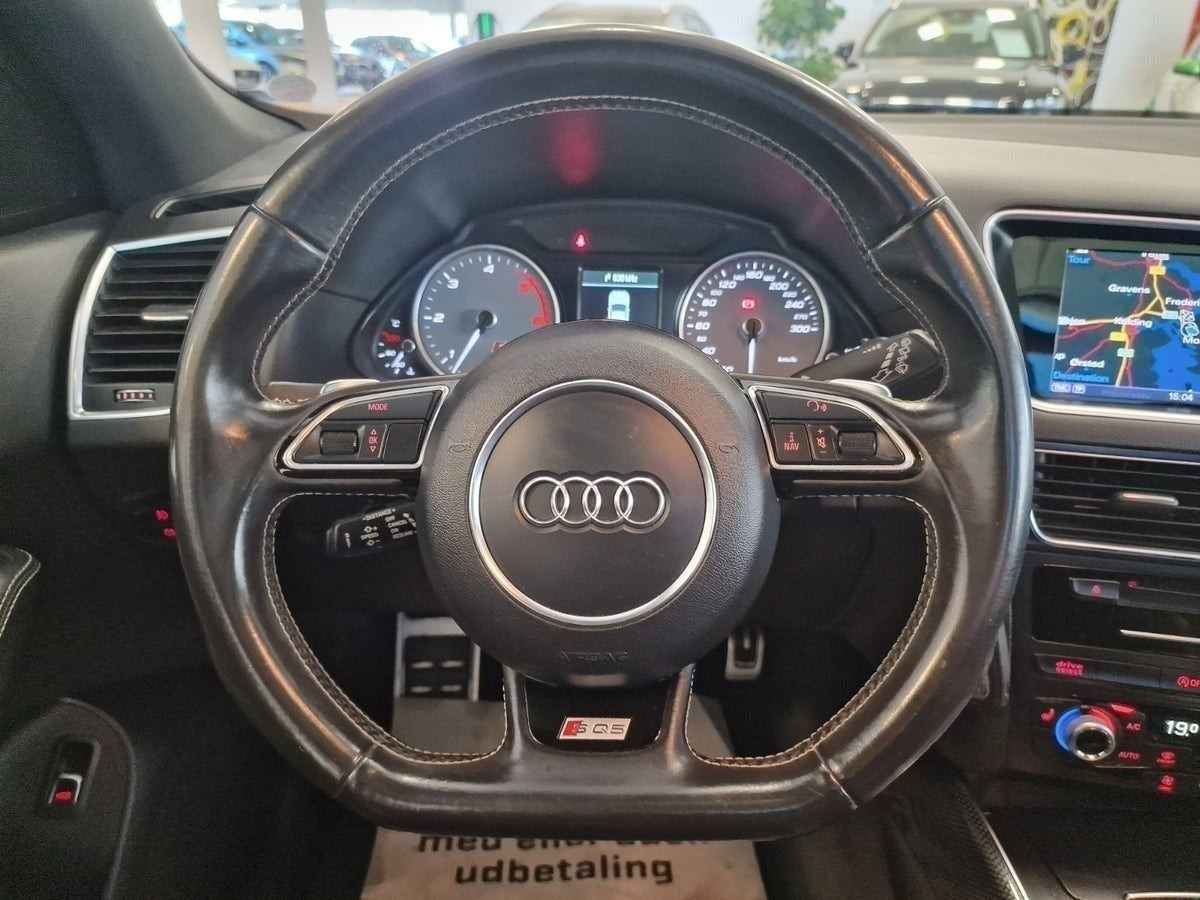 Grå Audi SQ5 fra 2016