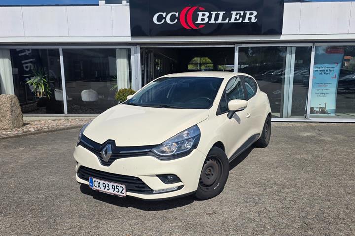 Beige Renault Clio IV fra 2017 set udefra