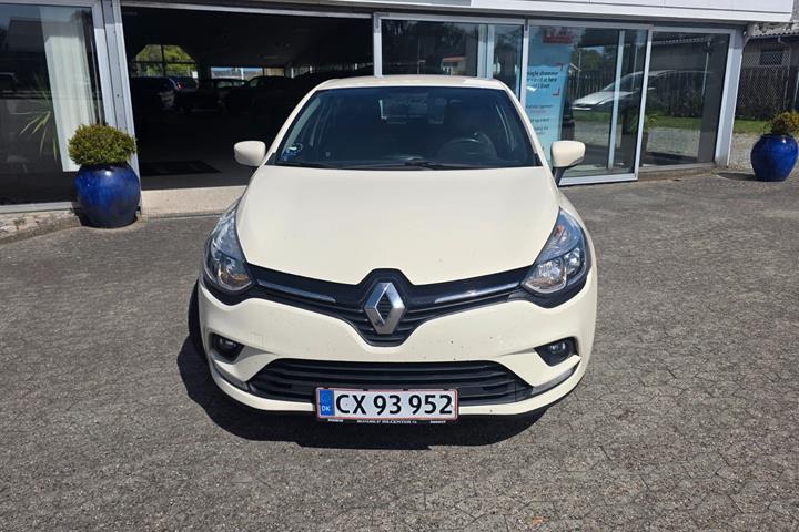Beige Renault Clio IV fra 2017