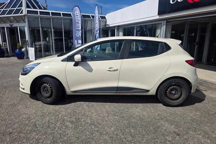 Beige Renault Clio IV fra 2017