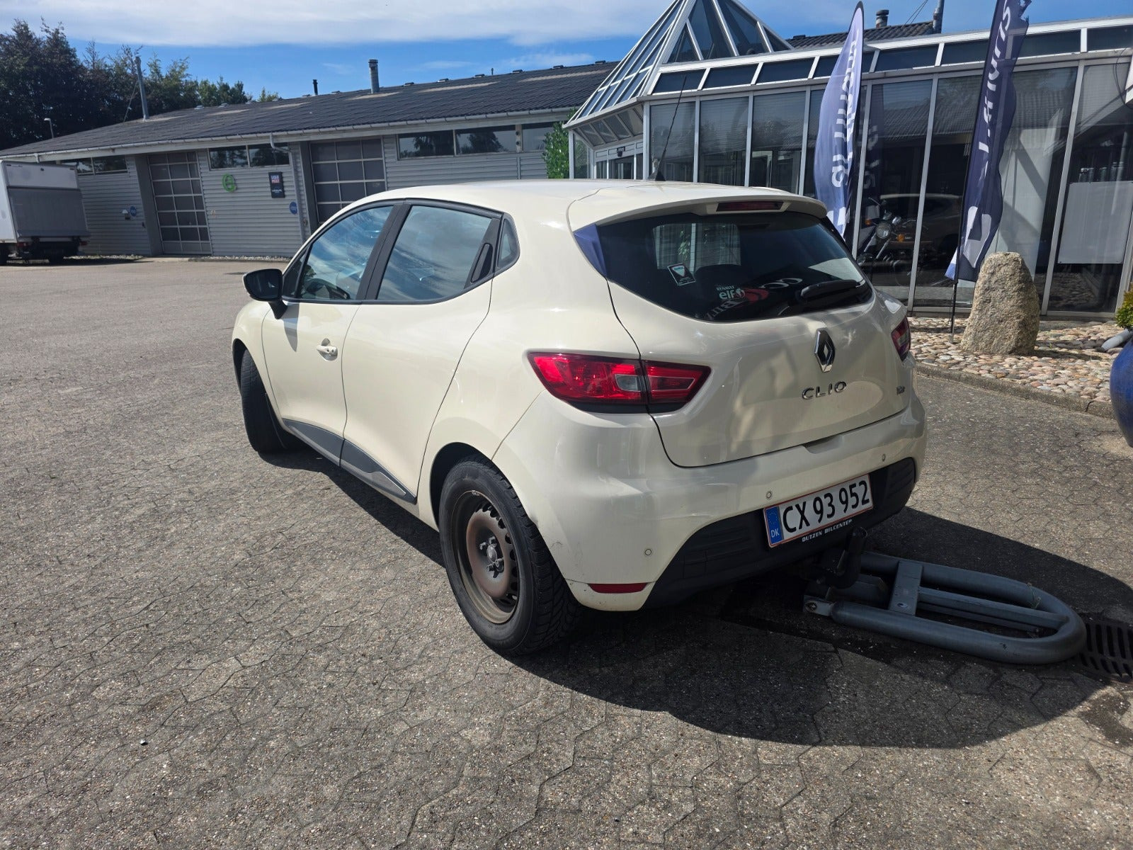 Beige Renault Clio IV fra 2017