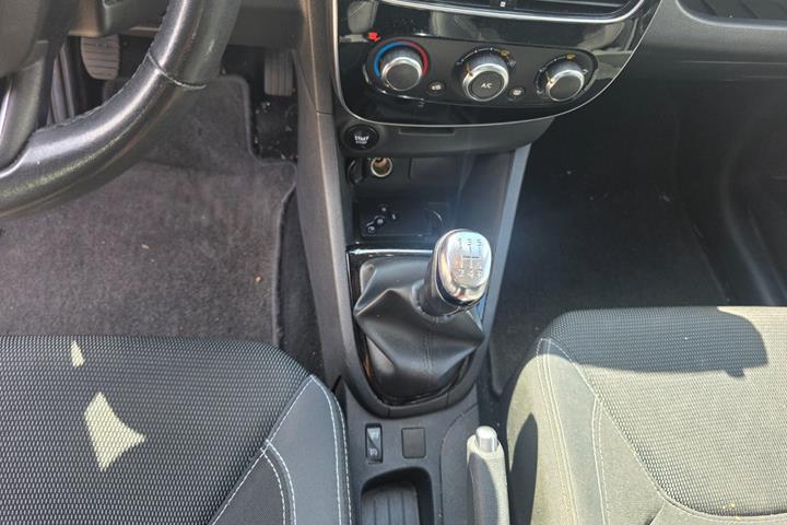 Beige Renault Clio IV fra 2017