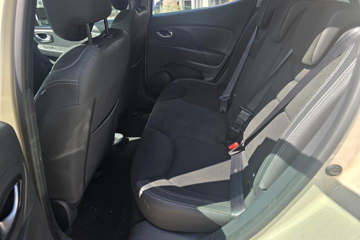 Beige Renault Clio IV fra 2017