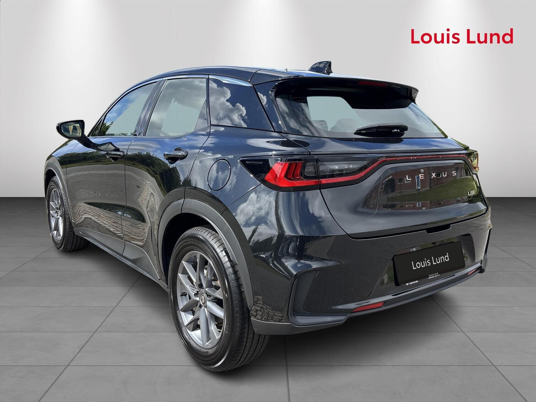 Sort Lexus LBX fra 2024