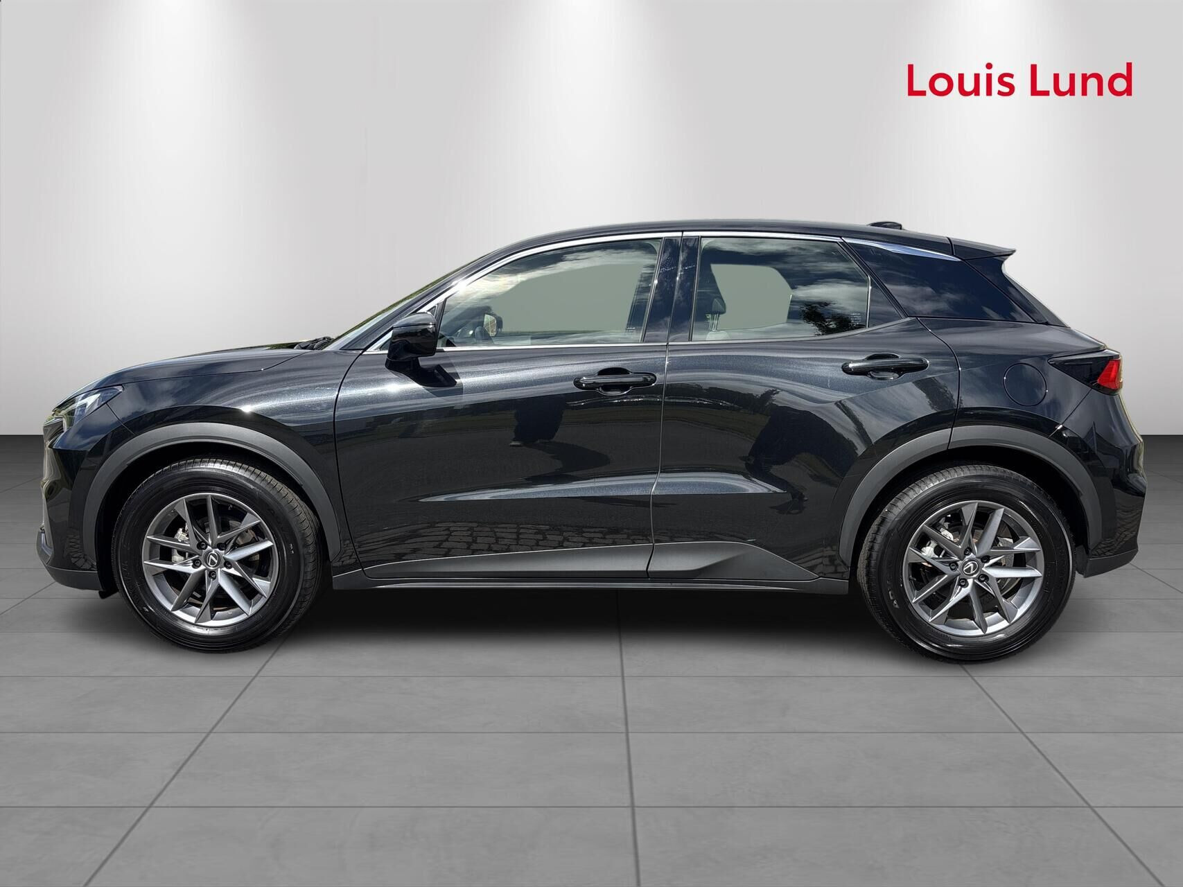 Sort Lexus LBX fra 2024