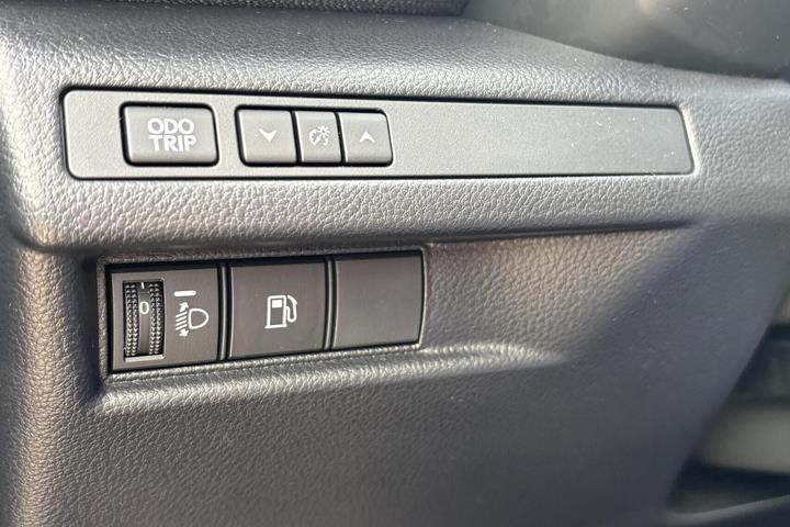 Sort Lexus LBX fra 2024