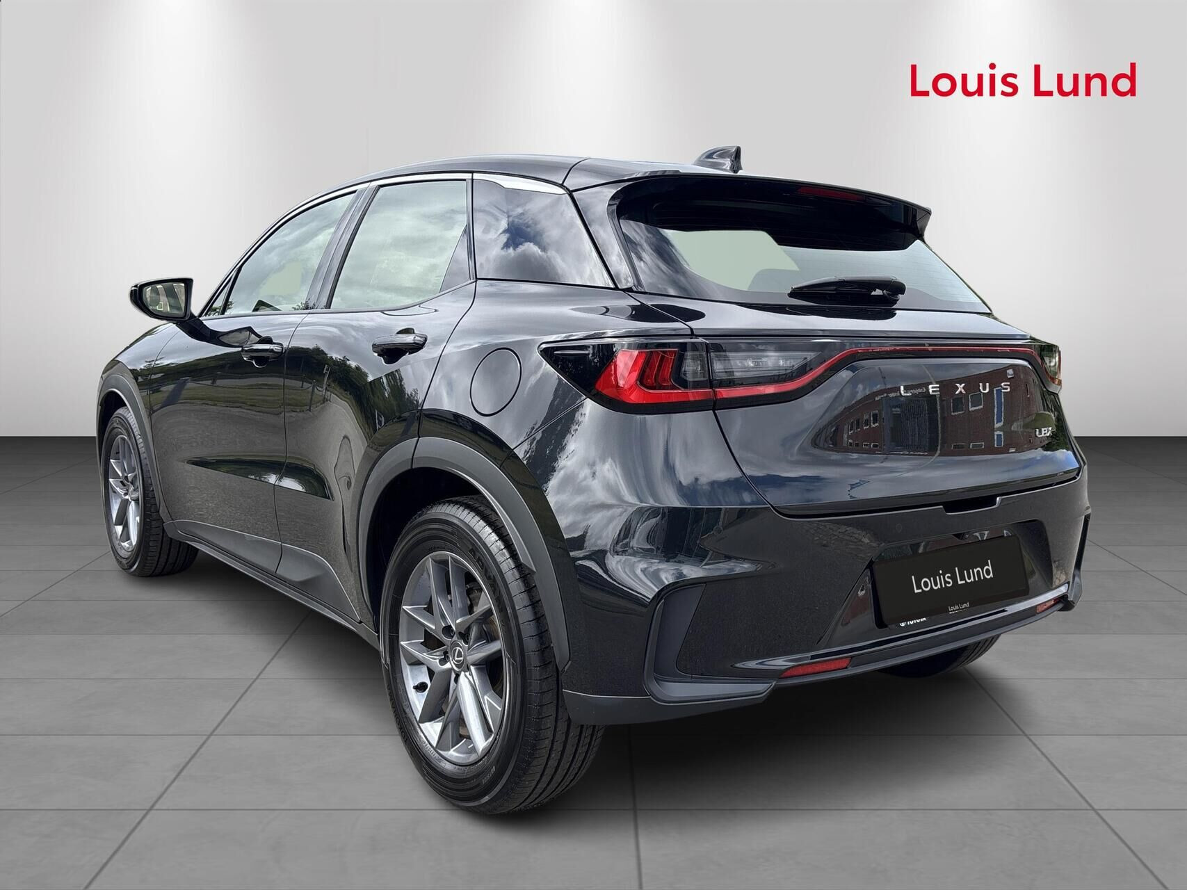 Sort Lexus LBX fra 2024