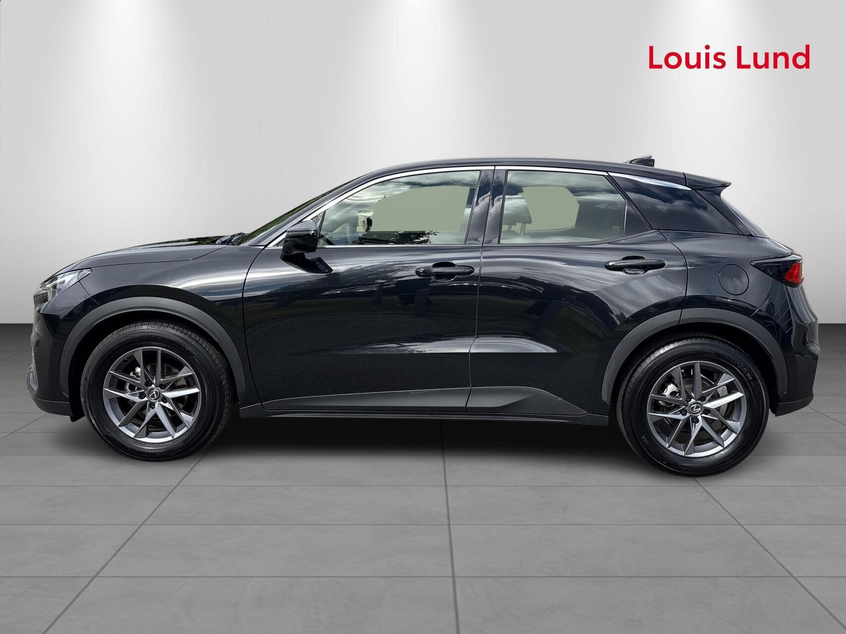 Sort Lexus LBX fra 2024