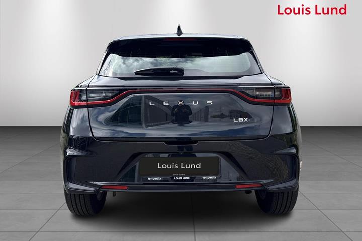 Sort Lexus LBX fra 2024