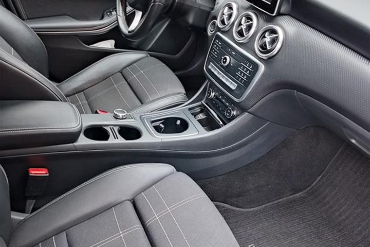 undefined Mercedes 190 E fra 2016