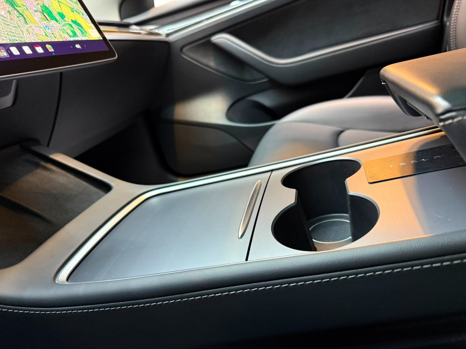 Hvid Tesla Model 3 fra 2023
