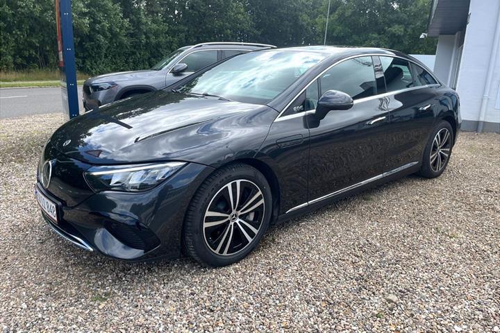 Grå Mercedes EQE300 fra 2025