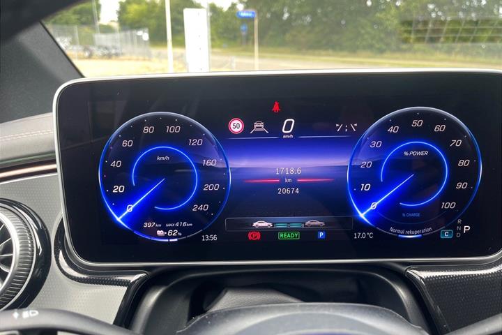 Grå Mercedes EQE300 fra 2025