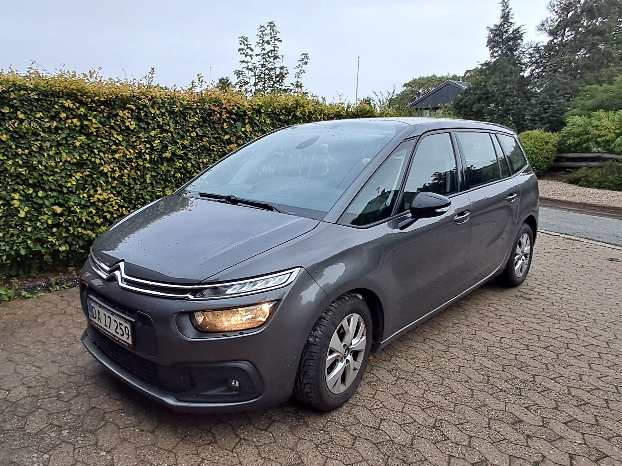 Grå Citroën Grand C4 SpaceTourer fra 2021