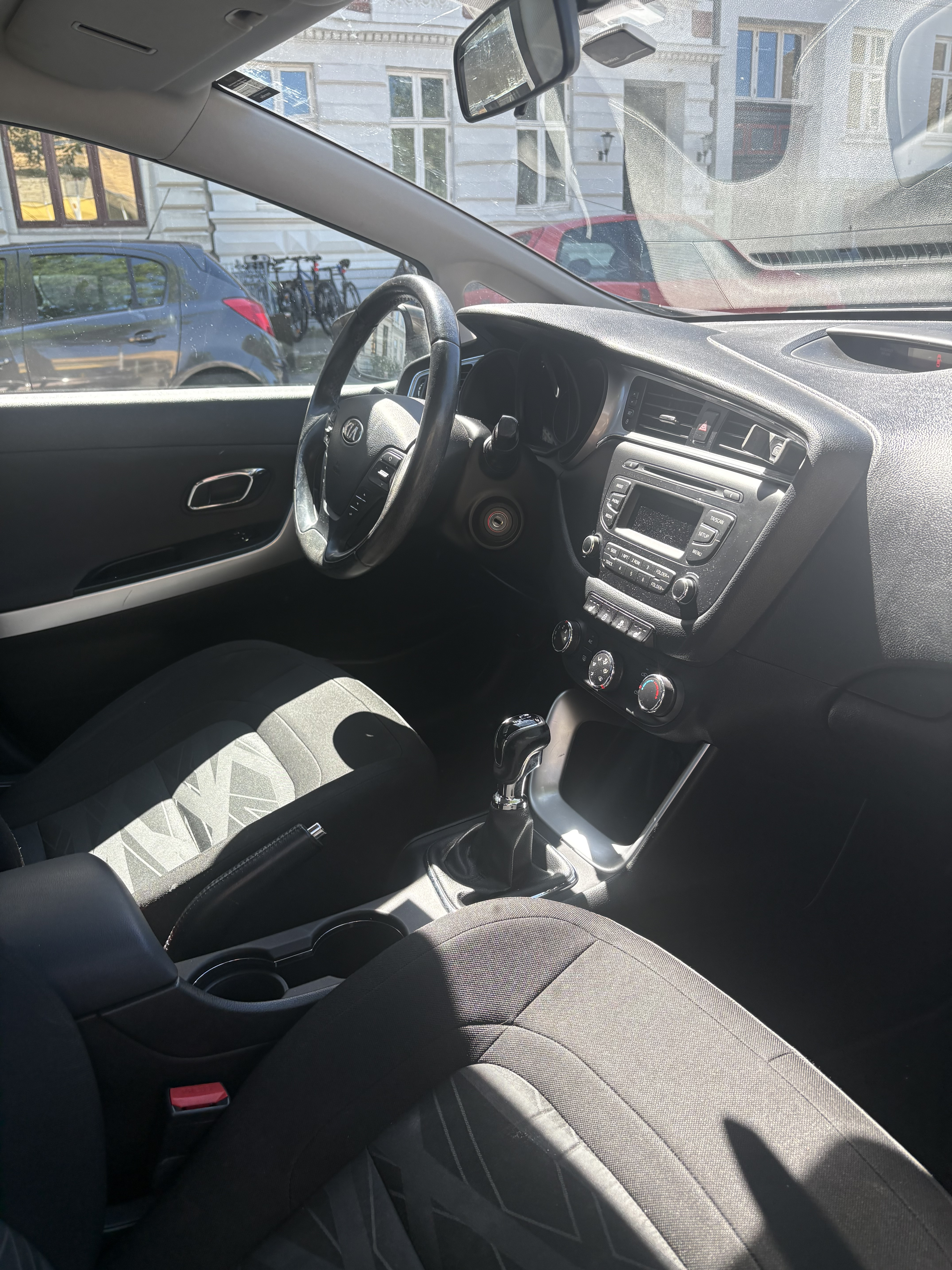 Brun Kia Ceed fra 2016