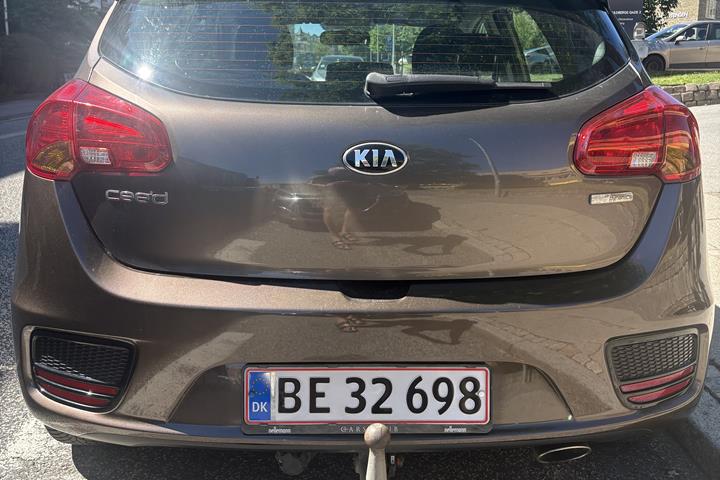 Brun Kia Ceed fra 2016