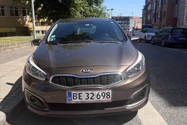 Brun Kia Ceed fra 2016