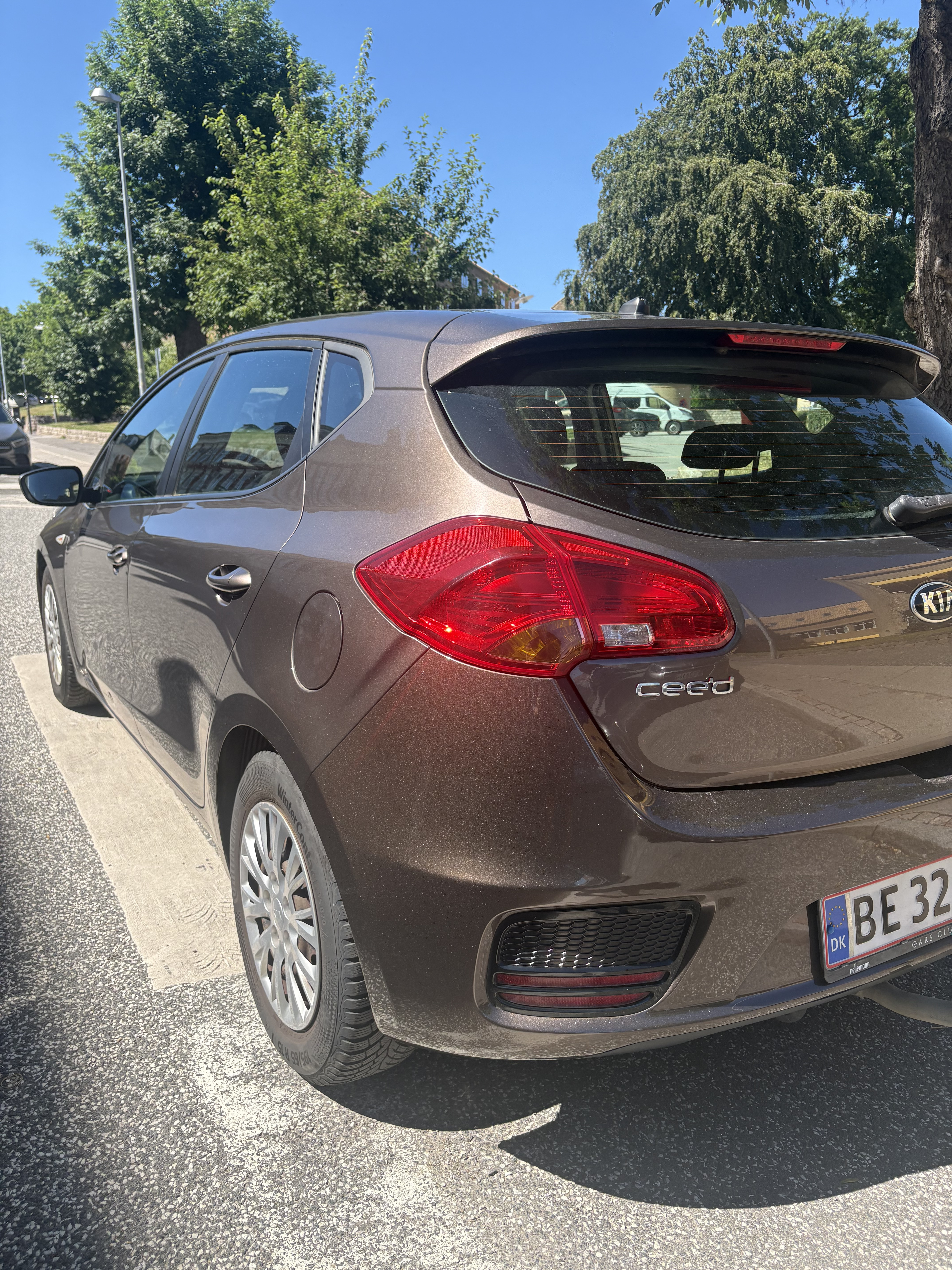 Brun Kia Ceed fra 2016