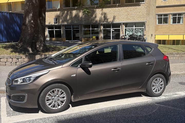 Brun Kia Ceed fra 2016