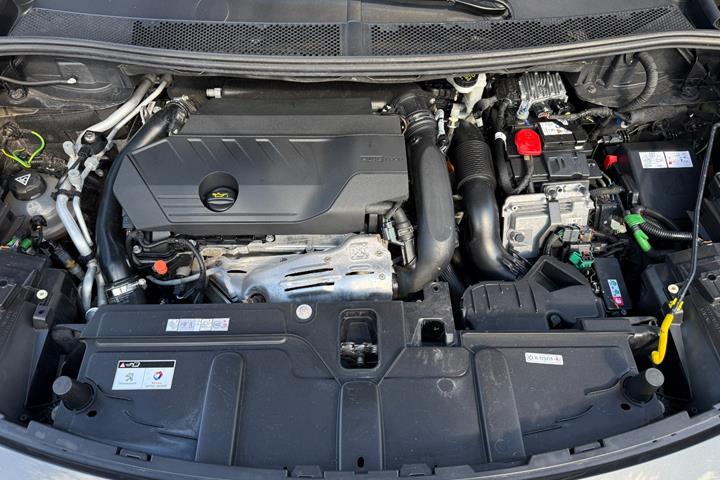 Grå Peugeot 3008 fra 2021