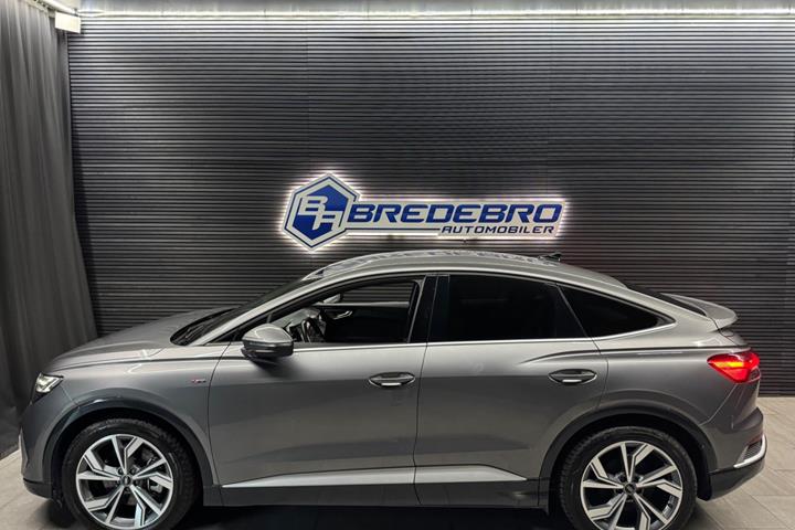 Grå Audi Q4 e-tron fra 2024