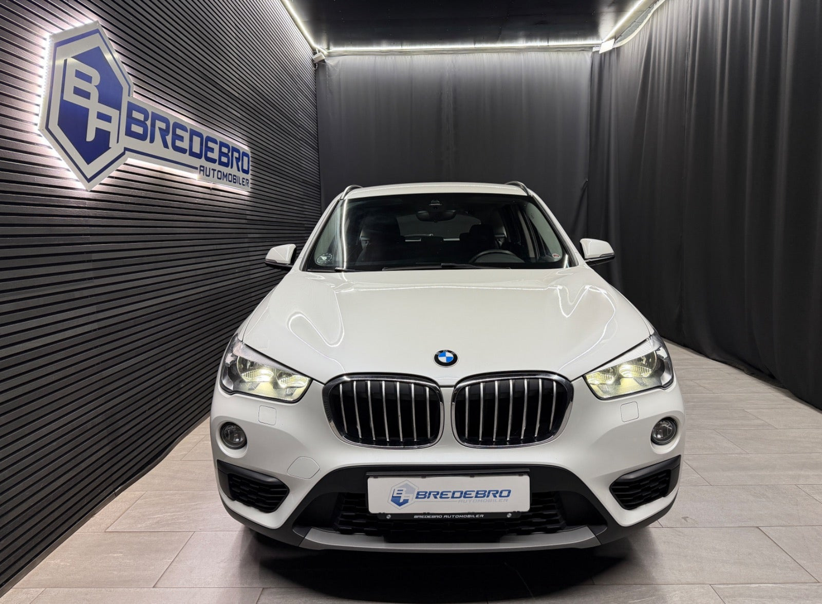 Hvid BMW X1 fra 2018