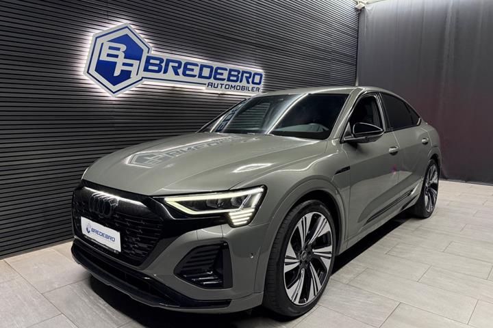 Grå Audi Q8 e-tron fra 2024