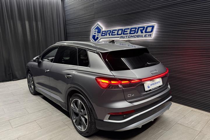 Grå Audi Q4 e-tron fra 2024