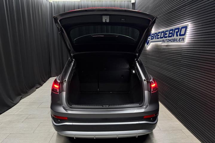 Grå Audi Q4 e-tron fra 2024