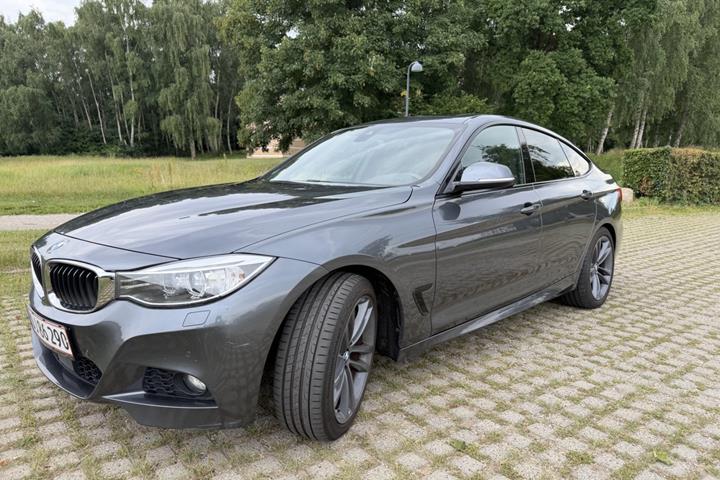 Sort BMW 320d fra 2016