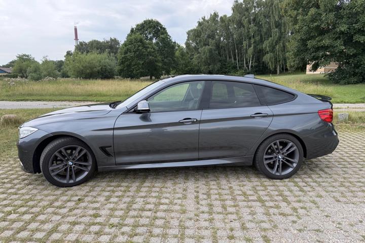 Sort BMW 320d fra 2016
