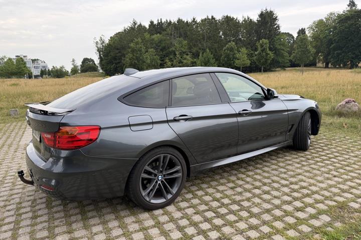 Sort BMW 320d fra 2016