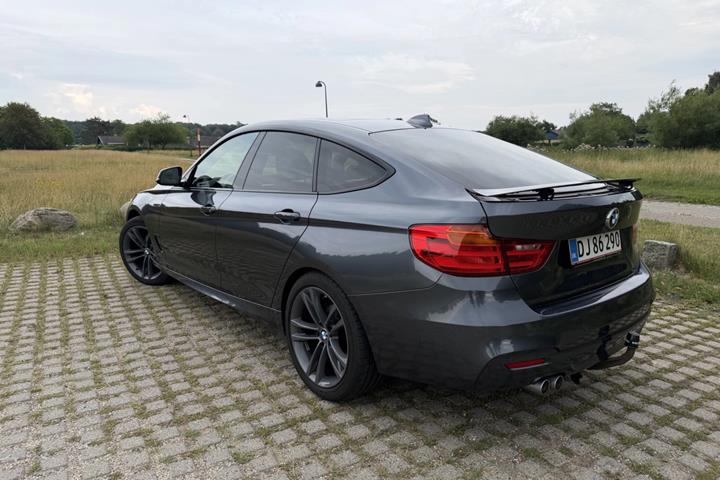 Sort BMW 320d fra 2016